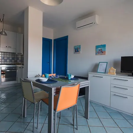 Flora Aparthotel 4*