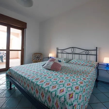 Ξενοδοχείο με διαμερίσματα Flora