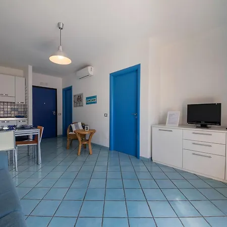 Ξενοδοχείο με διαμερίσματα Flora Πέστουμ