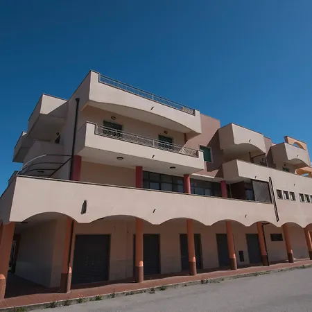 Aparthotel Flora 4*