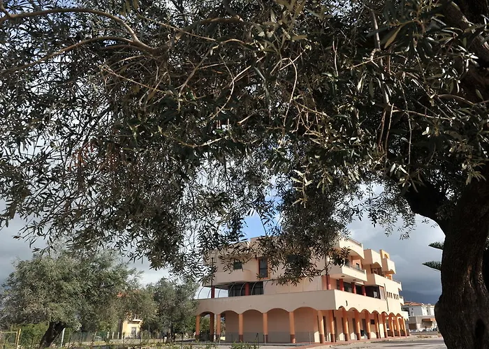 Aparthotel Flora 4*
