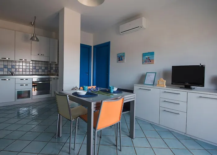 Flora Aparthotel 4*